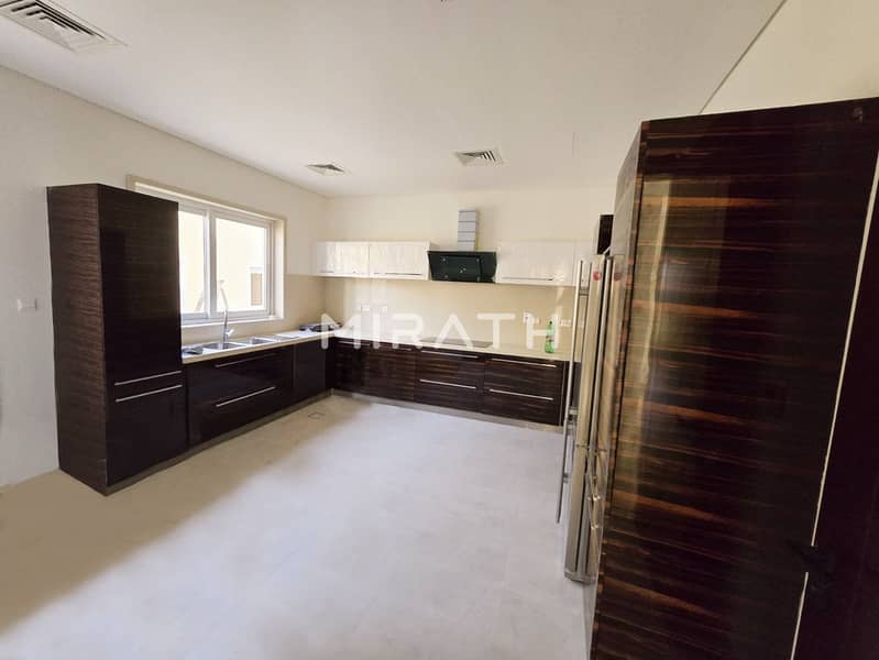 Well-maintaned Villa |Classic Design |Lush Garden