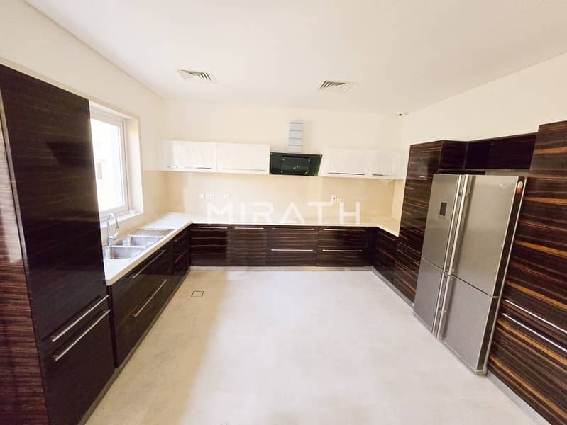 Well-maintaned Villa |Classic Design |Lush Garden