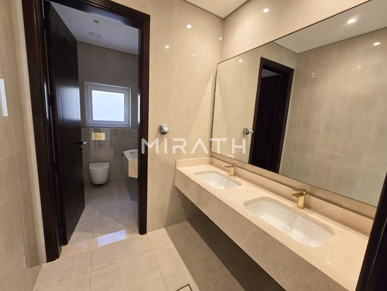 Well-maintaned Villa |Classic Design |Lush Garden - Image 6