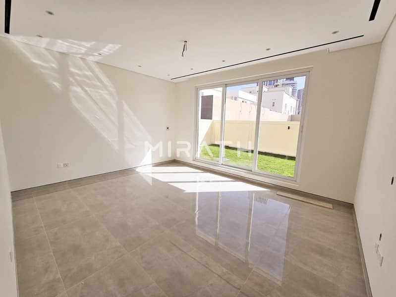 Well-maintaned Villa |Classic Design |Lush Garden - Image 7