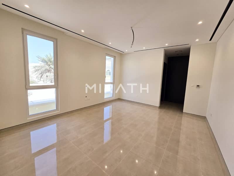 Well-maintaned Villa |Classic Design |Lush Garden - Image 10