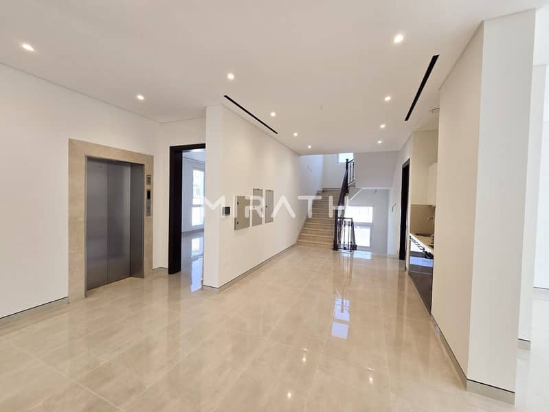 Well-maintaned Villa |Classic Design |Lush Garden - Image 11