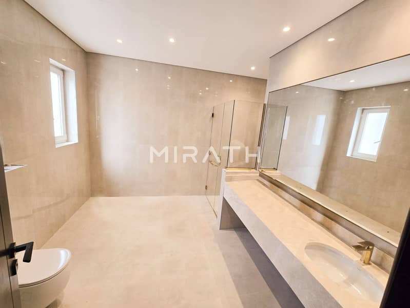 Well-maintaned Villa |Classic Design |Lush Garden - Image 12