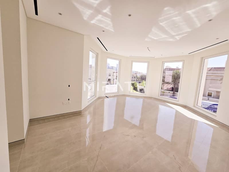 Well-maintaned Villa |Classic Design |Lush Garden - Image 13