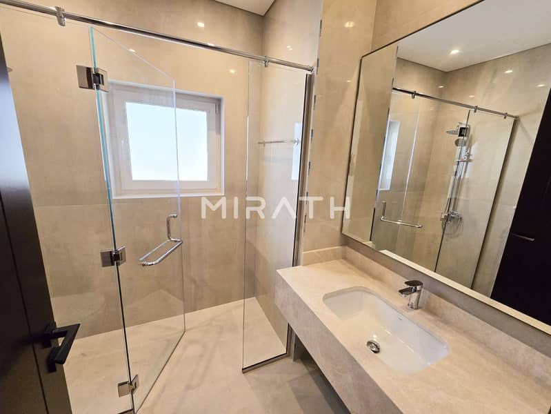 Well-maintaned Villa |Classic Design |Lush Garden - Image 14