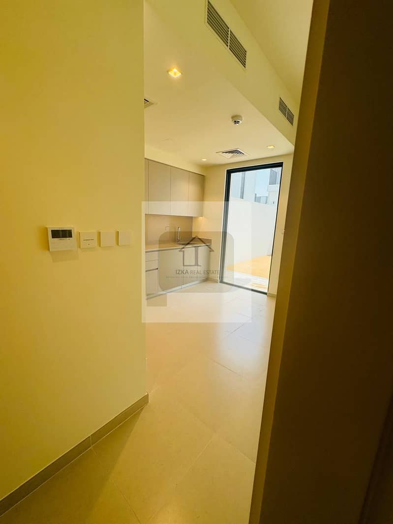 WELL MAINTAINED / SPACIOUS LAYOUT - Image 8