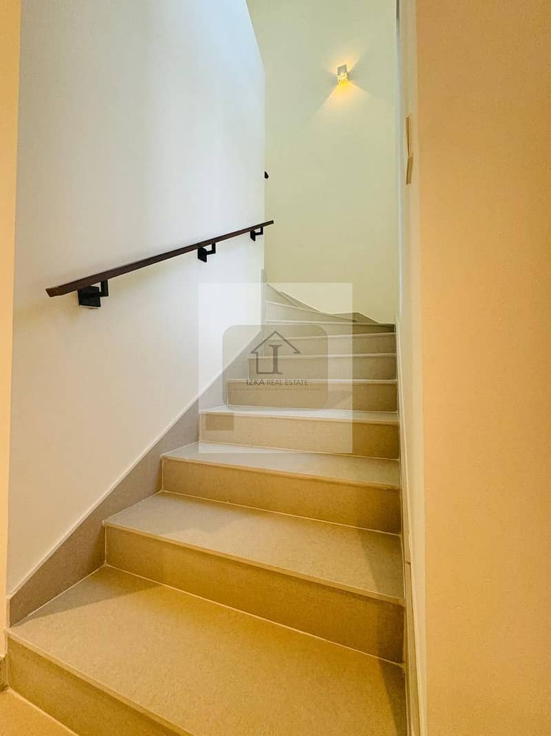 WELL MAINTAINED / SPACIOUS LAYOUT - Image 12