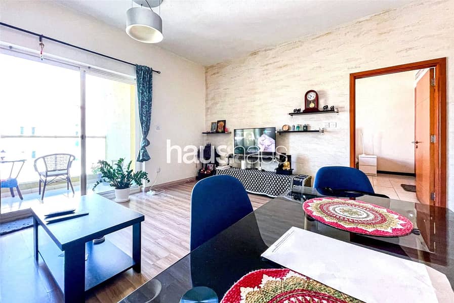 Tenanted | High floor | Internal Street View