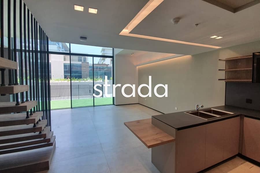 Vacant Jan | Duplex | Pool Facing - Image 15