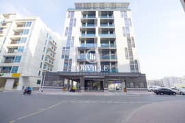 شقة واسعة مكونة من 3 غرف نوم وصالة بالإضافة إلى مخزن وشرفة في مجمع سكني عائلي راقٍ