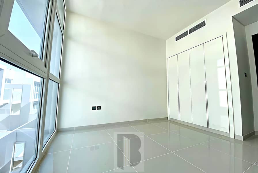 Genuine Listing | 3BR Villa for Rent | Un-Furnished | Private Garden | 2 Parking | (Akoya Oxygen) - Image 11