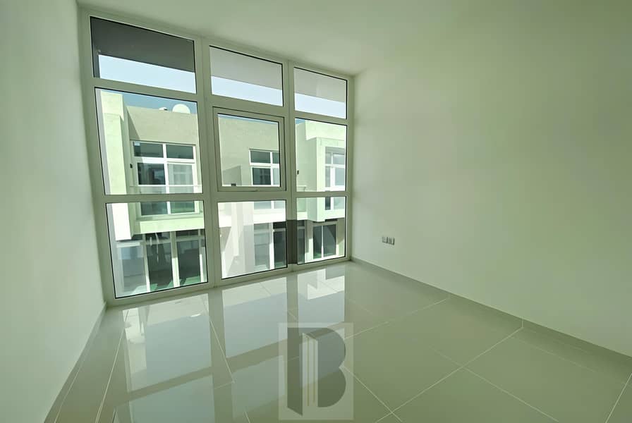 Genuine Listing | 3BR Villa for Rent | Un-Furnished | Private Garden | 2 Parking | (Akoya Oxygen) - Image 15