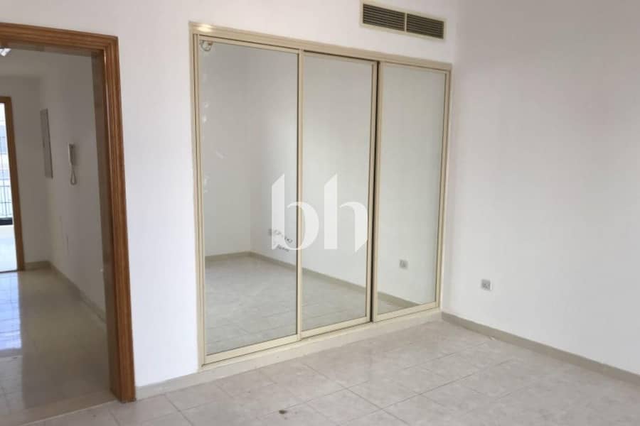 Cozy Townhouse I Private Garden | Maids Room - Image 8