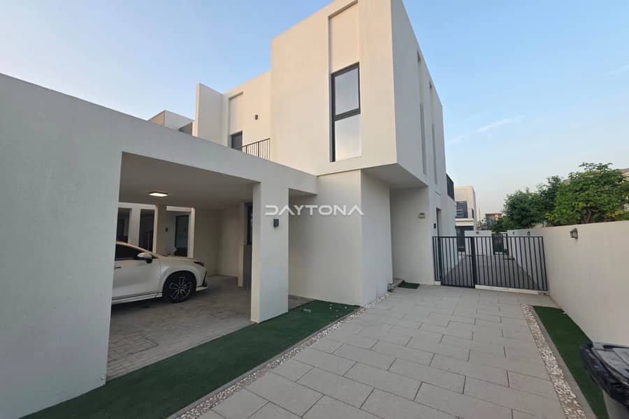 SINGLE ROW | CORNER TOWNHOUSE | HUGE BALCONY