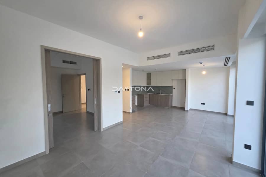 SINGLE ROW | CORNER TOWNHOUSE | HUGE BALCONY