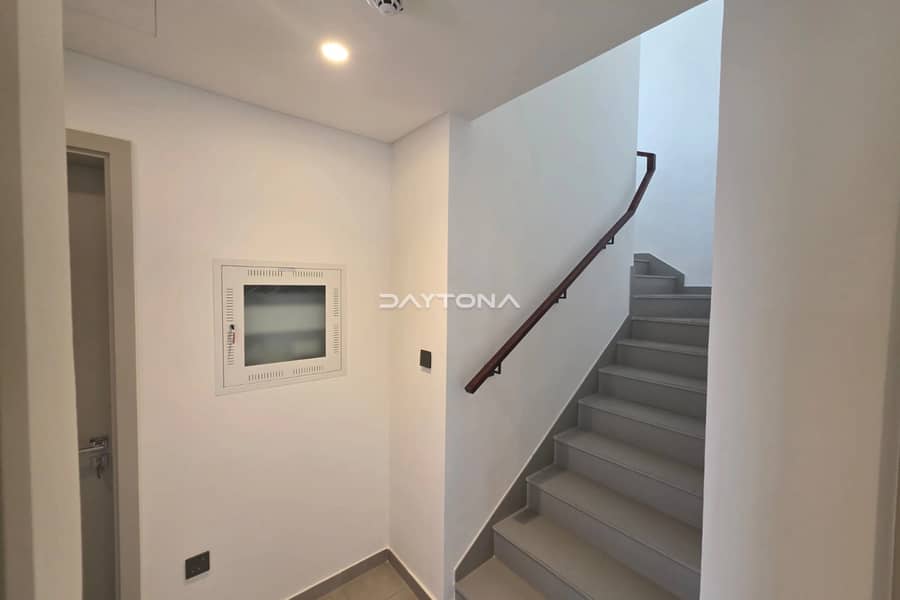 SINGLE ROW | CORNER TOWNHOUSE | HUGE BALCONY - Image 6