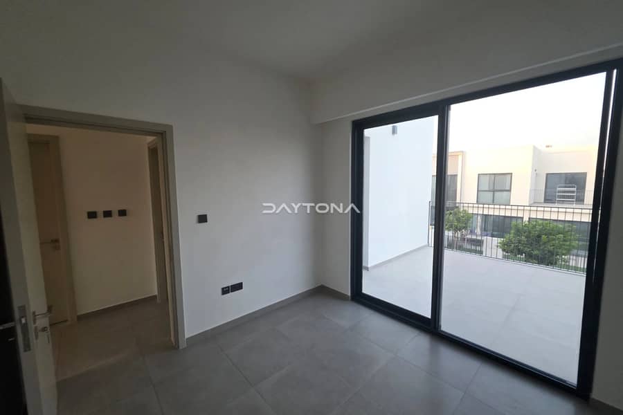 SINGLE ROW | CORNER TOWNHOUSE | HUGE BALCONY - Image 9