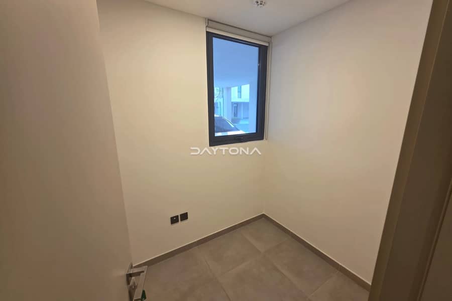 SINGLE ROW | CORNER TOWNHOUSE | HUGE BALCONY - Image 10