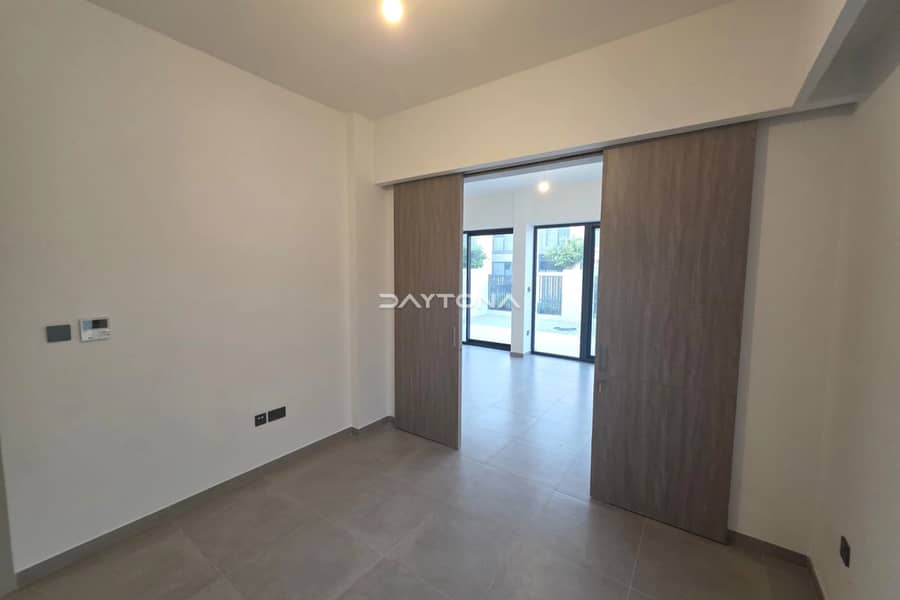 SINGLE ROW | CORNER TOWNHOUSE | HUGE BALCONY - Image 15
