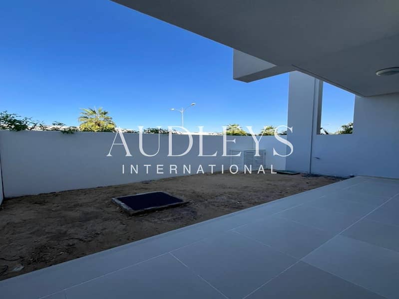 Single Row | Road View | Vacant Soon - Image 9