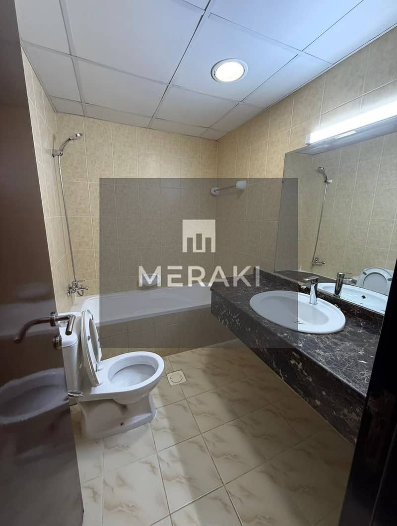 4 589a300e-27cc-4c01-a9ed-5ffe44a2d66a. jpg