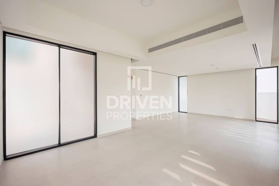 Large Plot | Prime Location | Near Amenities Large Plot | Prime Location | Near Amenities