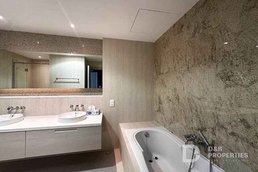 Fountain Boulevard View | Largest Layout | Bright - Image 15