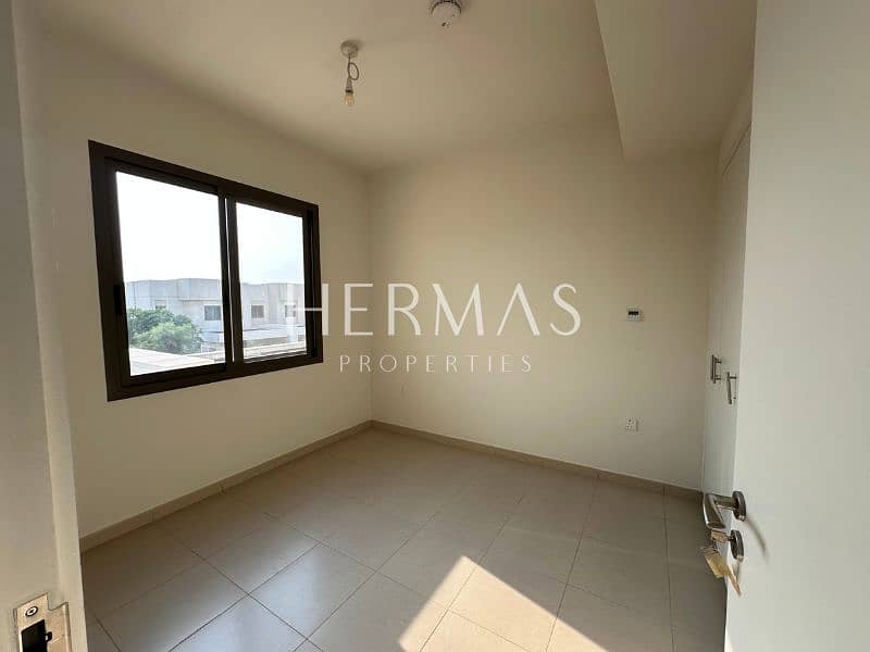 Well-Maintained | Type 1 | Back-to-Back | Prime Location