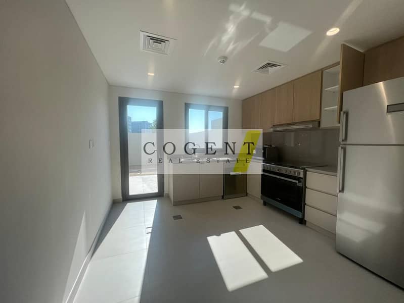 Walk From Grocery Store | Vacant End Jan | Hot Deal