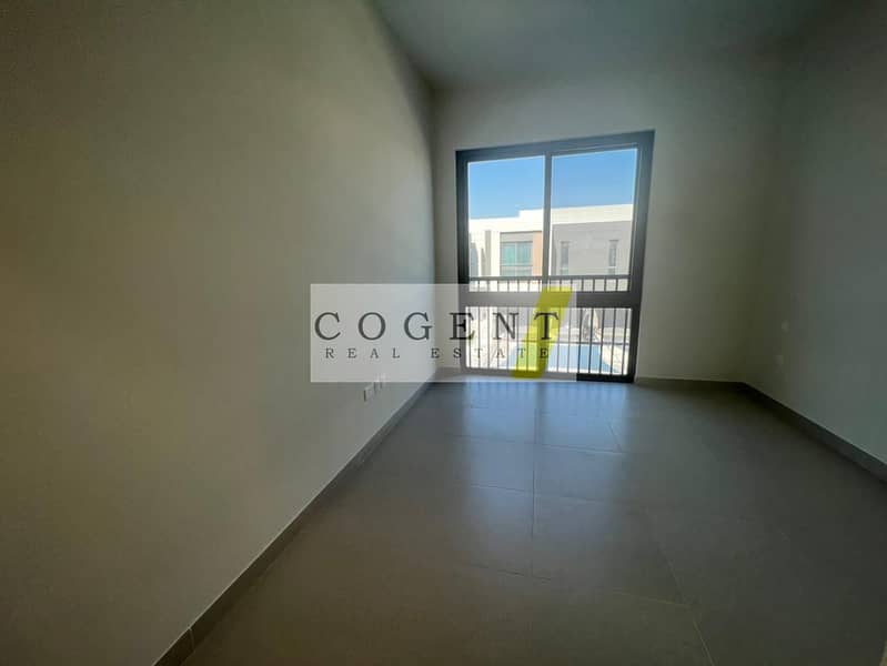 Walk From Grocery Store | Vacant End Jan | Hot Deal