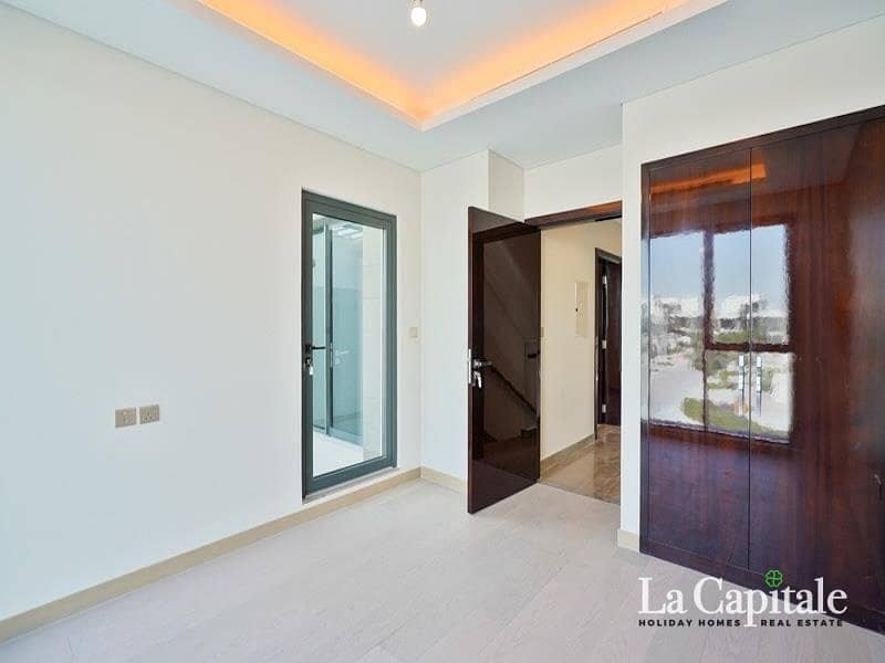 Single Row | Brand New | Ready to Move In - Image 9