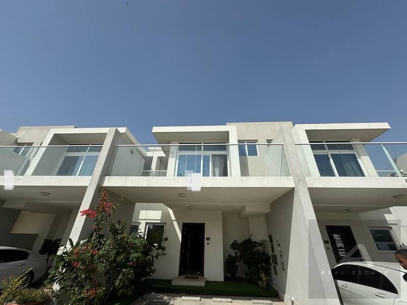 FULLY FURNISHED TOWNHOUSE | 3 BED+3 BATH | SPACIOUS LAY OUT | VACANT