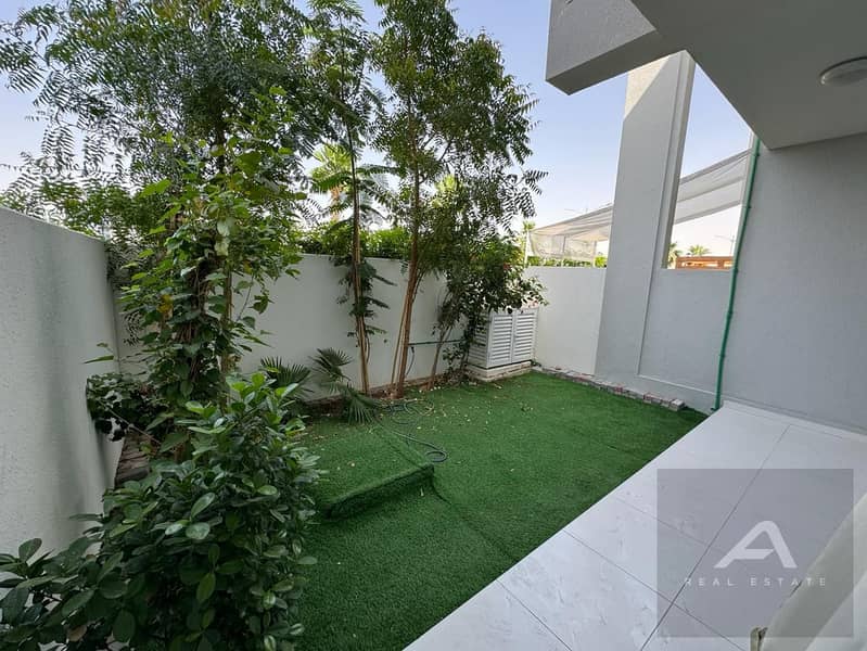 FULLY FURNISHED TOWNHOUSE | 3 BED+3 BATH | SPACIOUS LAY OUT | VACANT