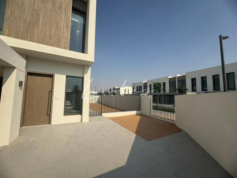 Corner - Big Plot | Ready Soon | Well Priced