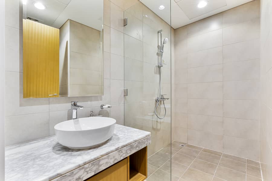 14 Full bathroom 2. jpeg