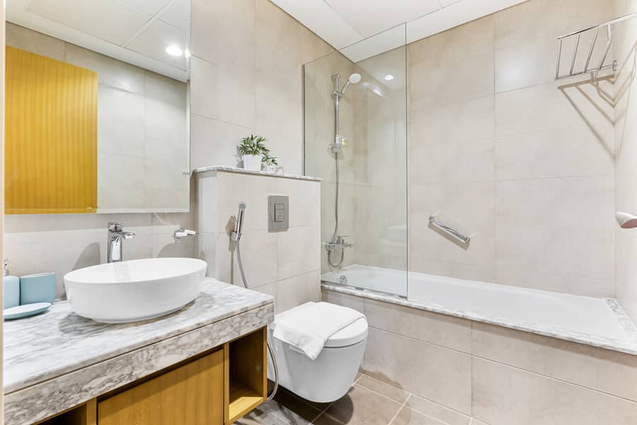 15 Full bathroom 1. jpeg