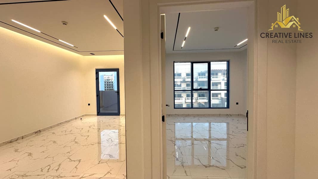 FULLY RENOVATED SPACIOUS YEARLY LEASE