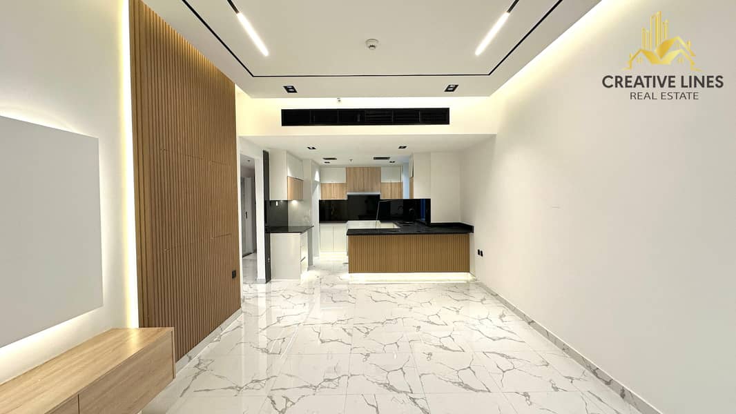 FULLY RENOVATED SPACIOUS YEARLY LEASE