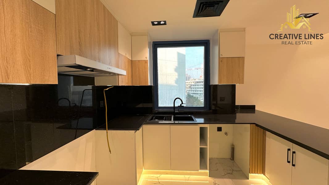 FULLY RENOVATED SPACIOUS YEARLY LEASE