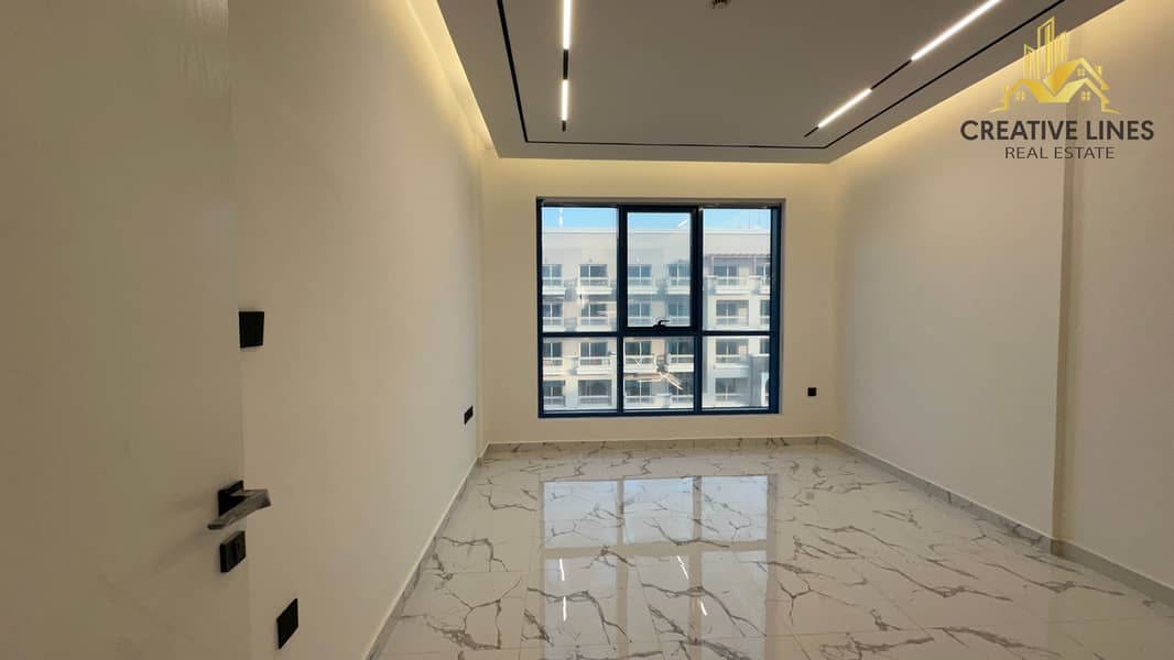 FULLY RENOVATED SPACIOUS YEARLY LEASE - Image 6