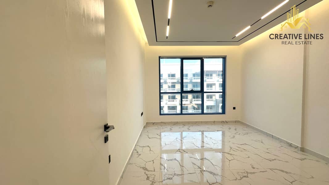 FULLY RENOVATED SPACIOUS YEARLY LEASE