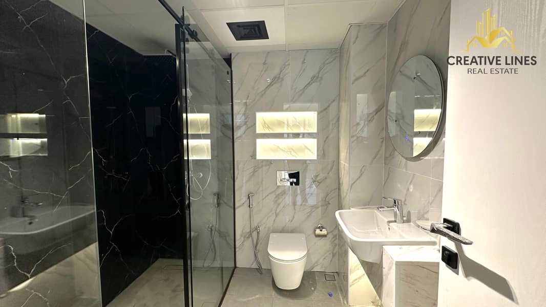 FULLY RENOVATED SPACIOUS YEARLY LEASE - Image 10