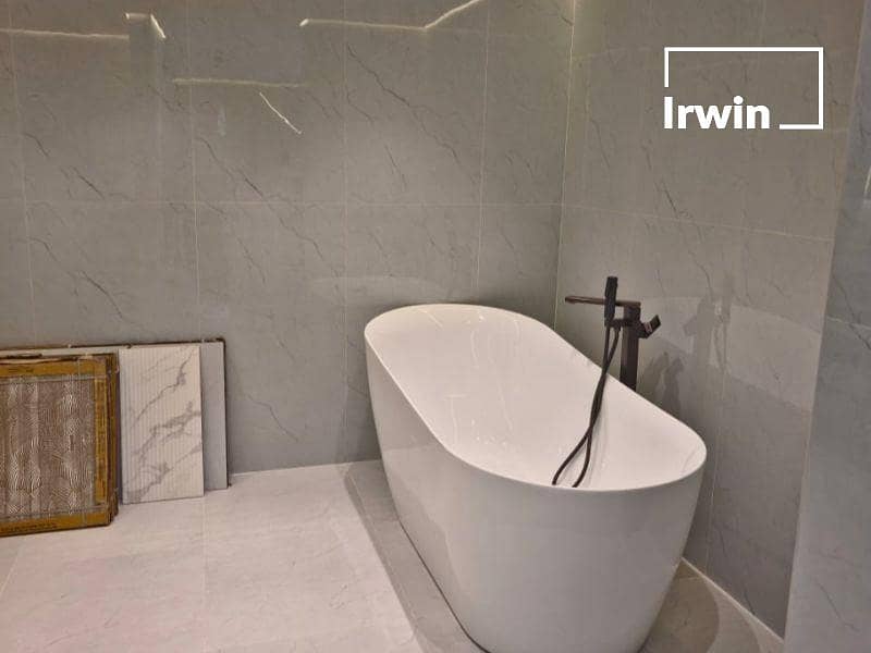 Fully Upgraded | Chic | Prime Location - Image 9