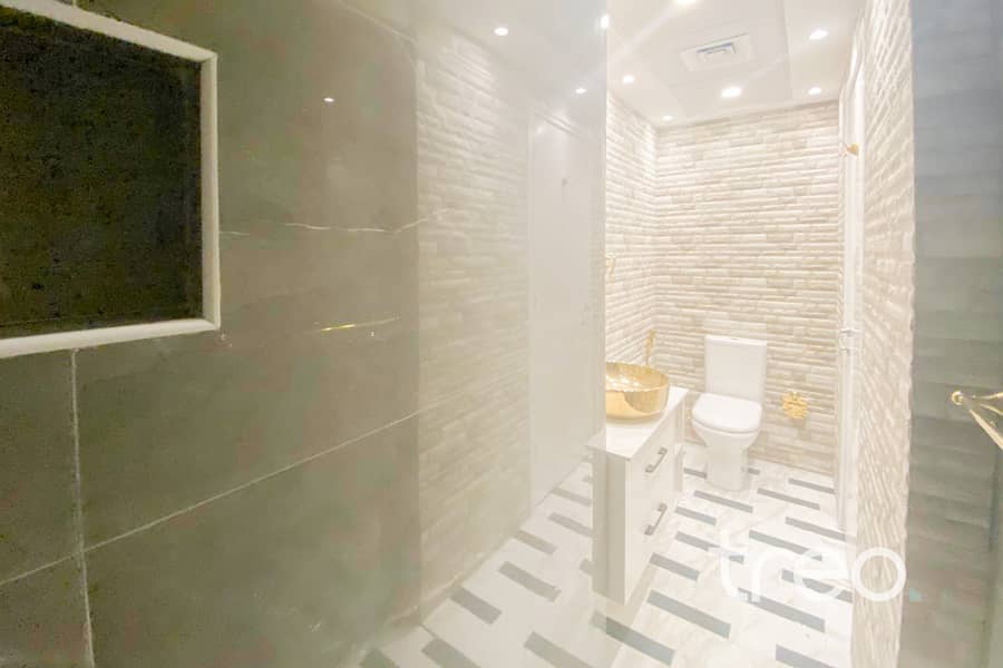 Fully Upgraded | Vacant | Pool Facing - Image 15