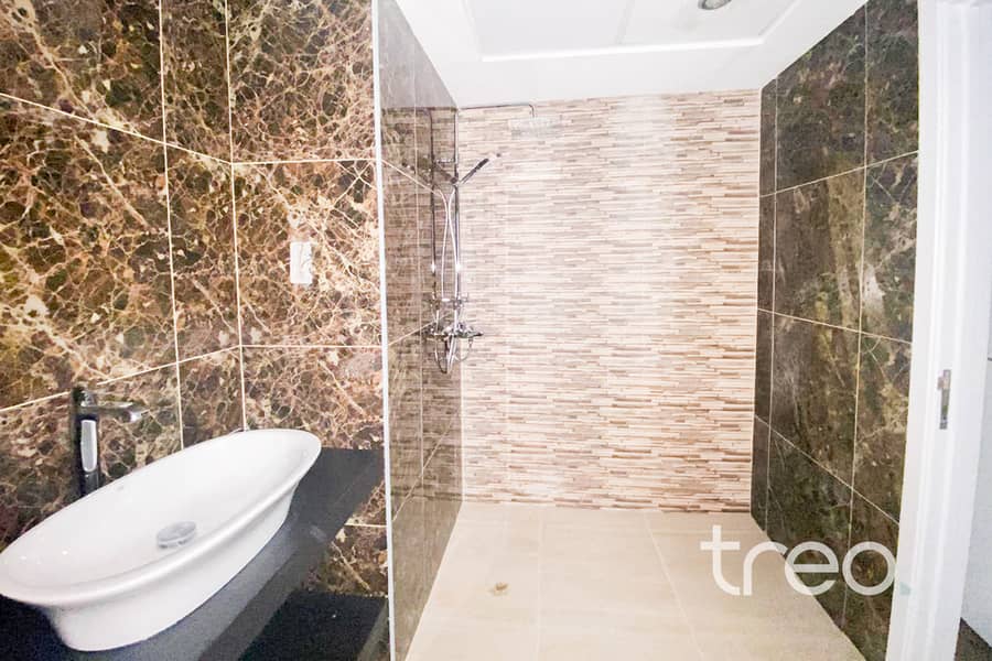 Fully Upgraded | Vacant | Pool Facing - Image 21