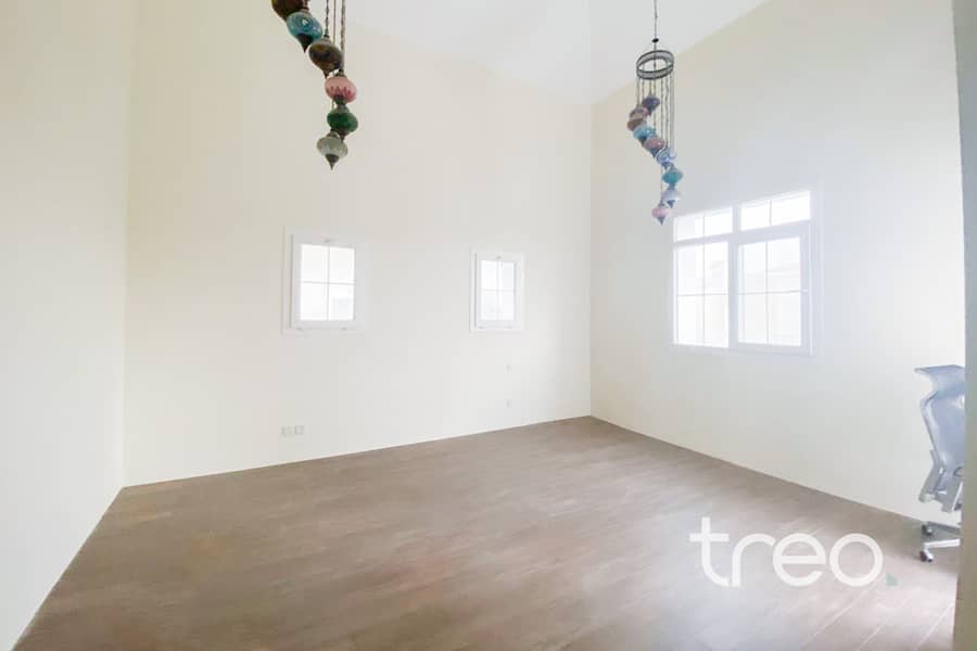 Fully Upgraded | Vacant | Pool Facing - Image 25