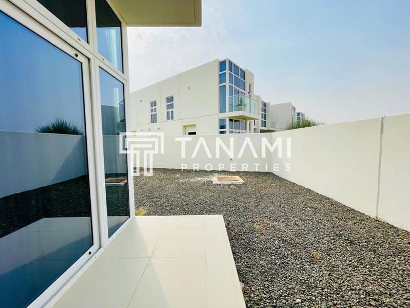 FURNISHED | 3 BED + MAIDS | CORNER UNIT