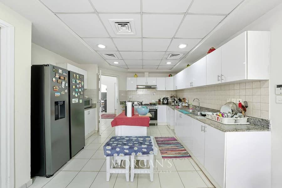 Exceptional 3 BR Villa with Great Views