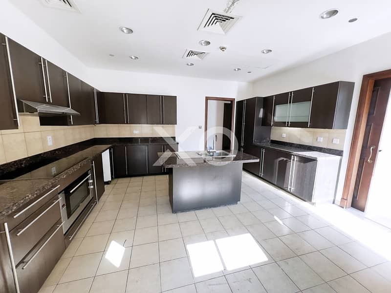 Huge Penthouse |Great Location | Park View - Image 6