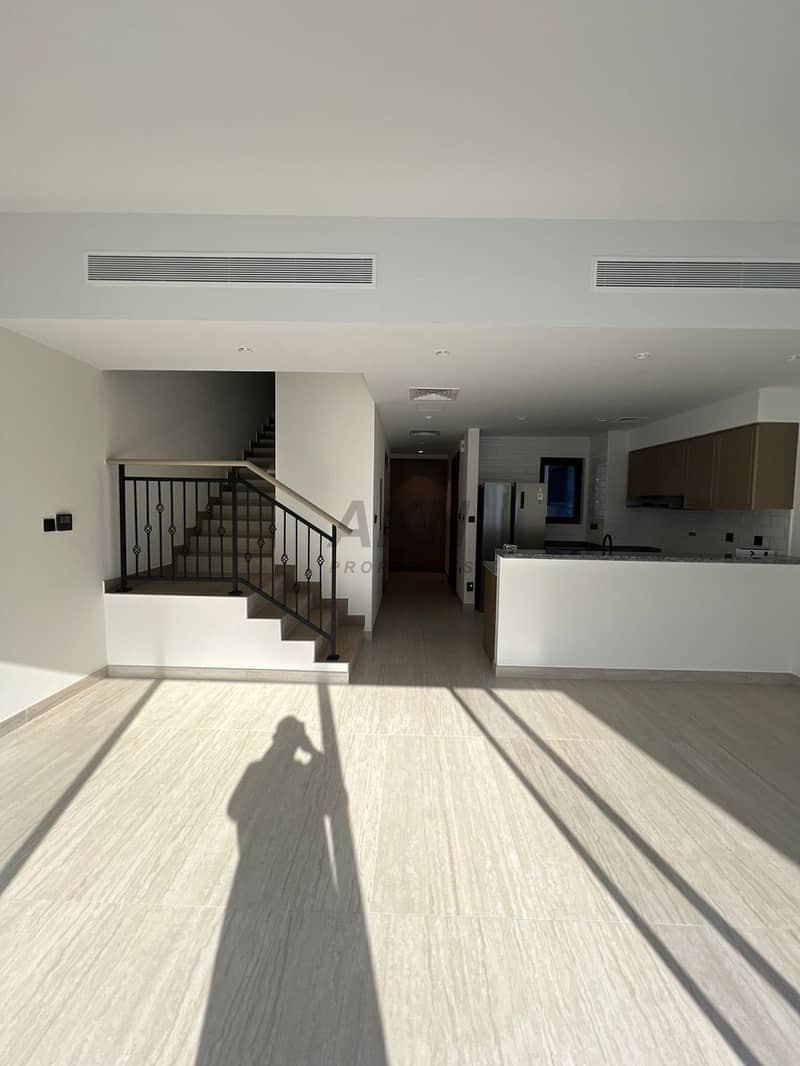 Spacious 3 bhk +Maid | Brand new | Vacant - Image 8